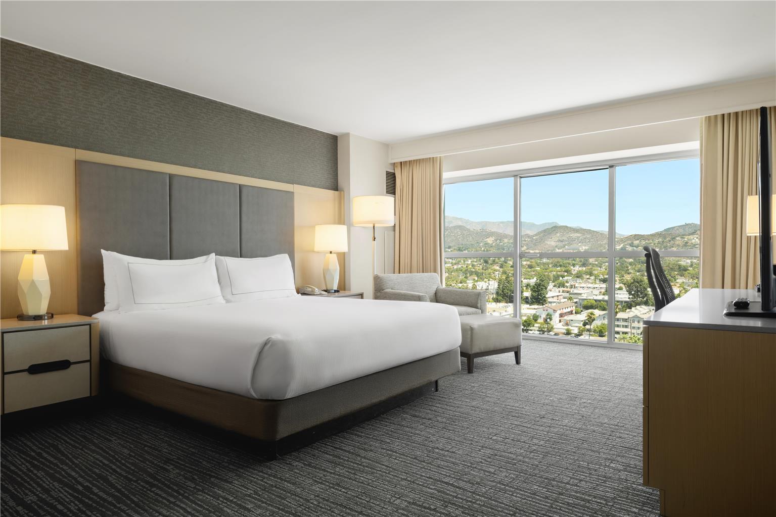 Фото Hilton Los Angeles North/Glendale & Executive Meeting Ctr