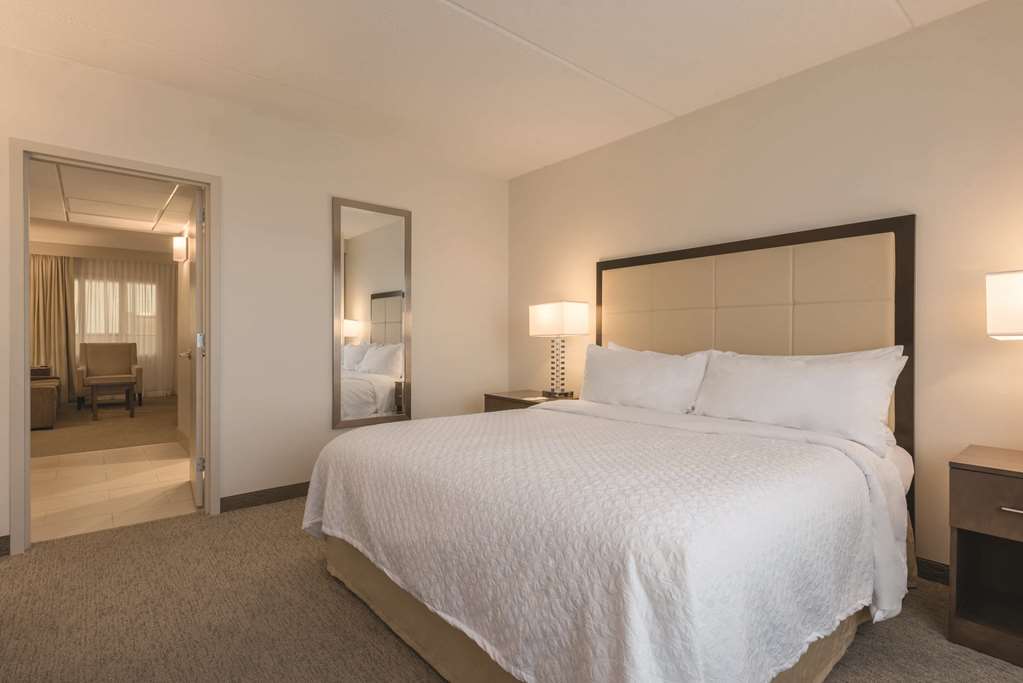 Фото Embassy Suites by Hilton Milwaukee Brookfield