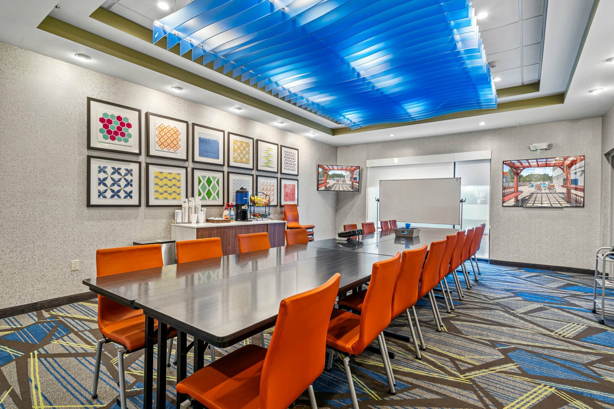 Фото Holiday Inn Express & Suites Lakeland South, an Ihg Hotel