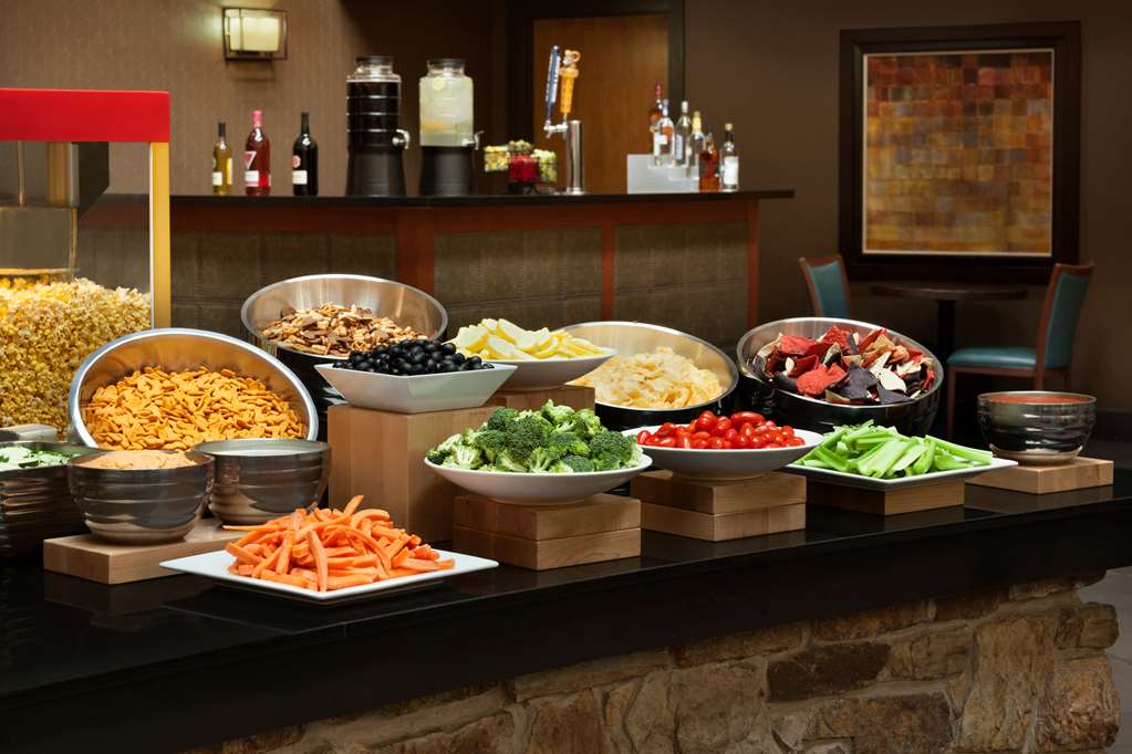 Фото Embassy Suites by Hilton Oklahoma City Will Rogers Airport