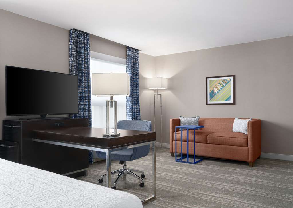 Фото Hampton Inn & Suites Worcester