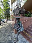 Бедный студент (Tsentralniy Microdistrict, Ordzhonikidze Street, 10А), genre sculpture