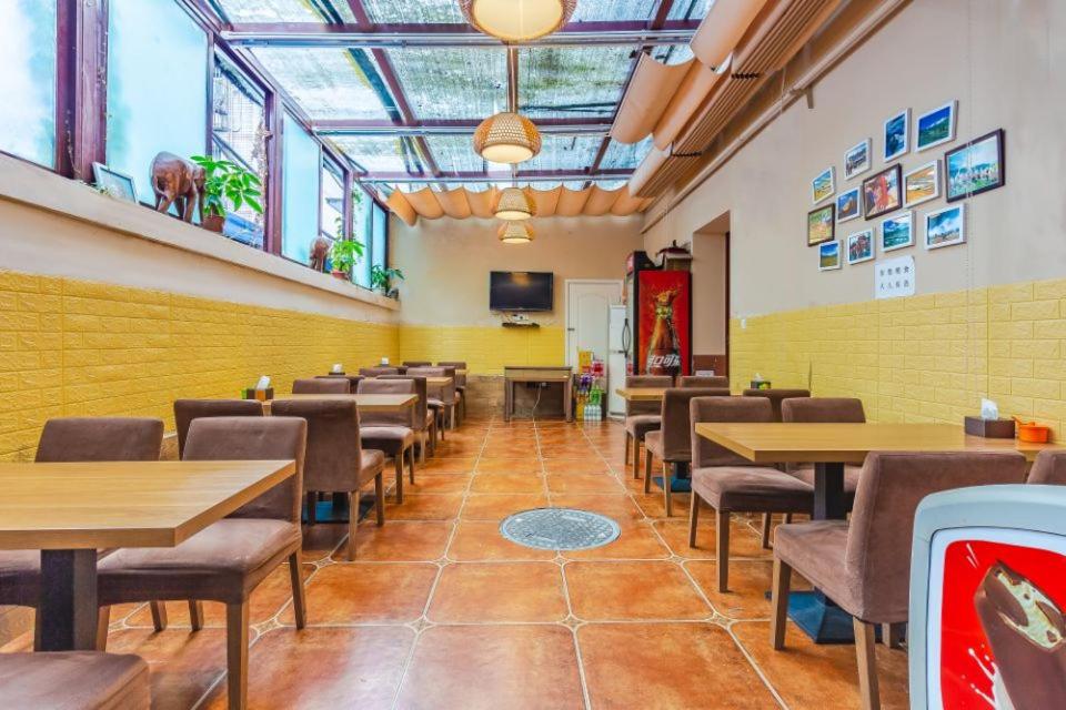 Фото Holly's Hostel Chengdu