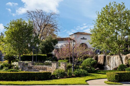 Гостиница The Anza - A Calabasas Hotel в Калабасасе