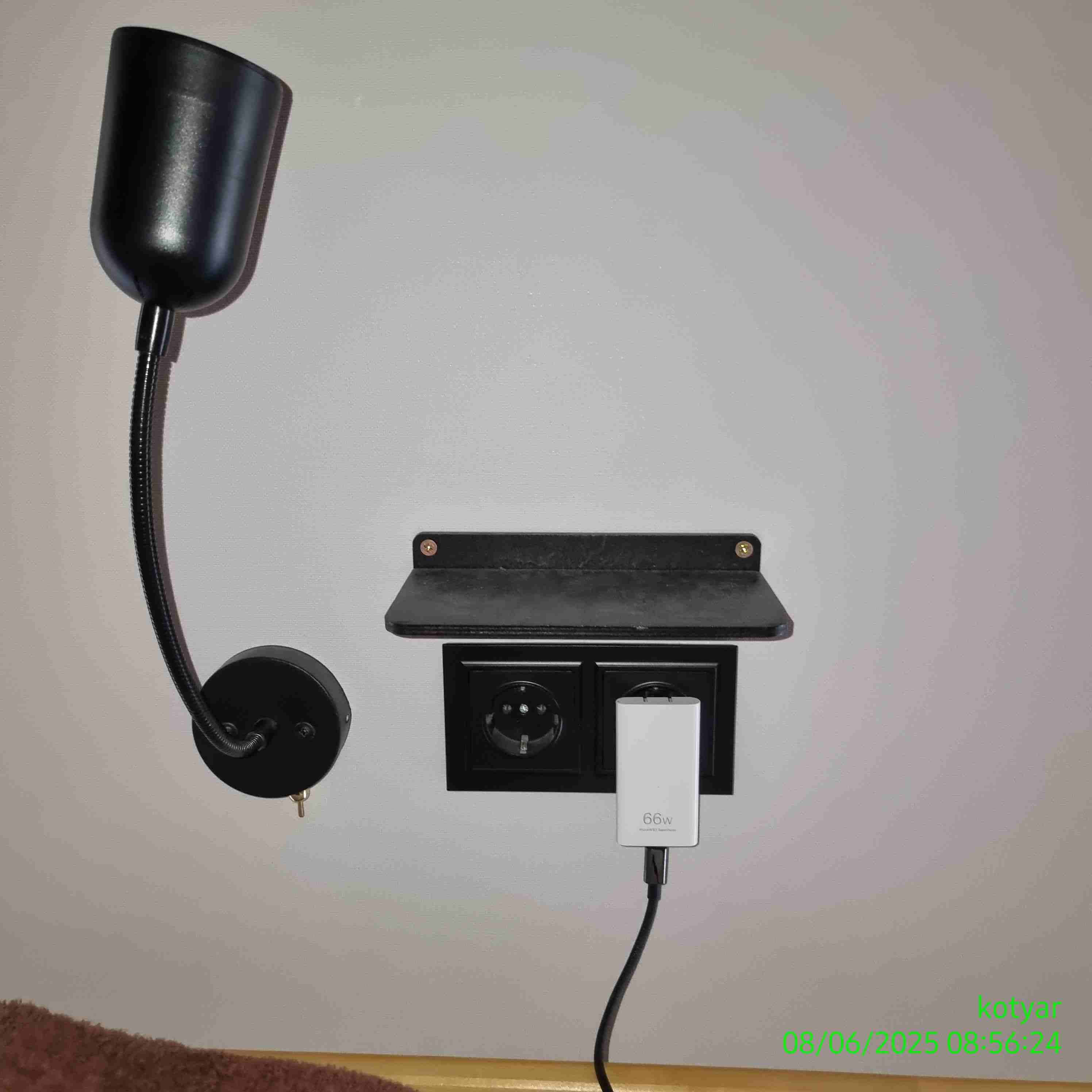 Фото Уголок