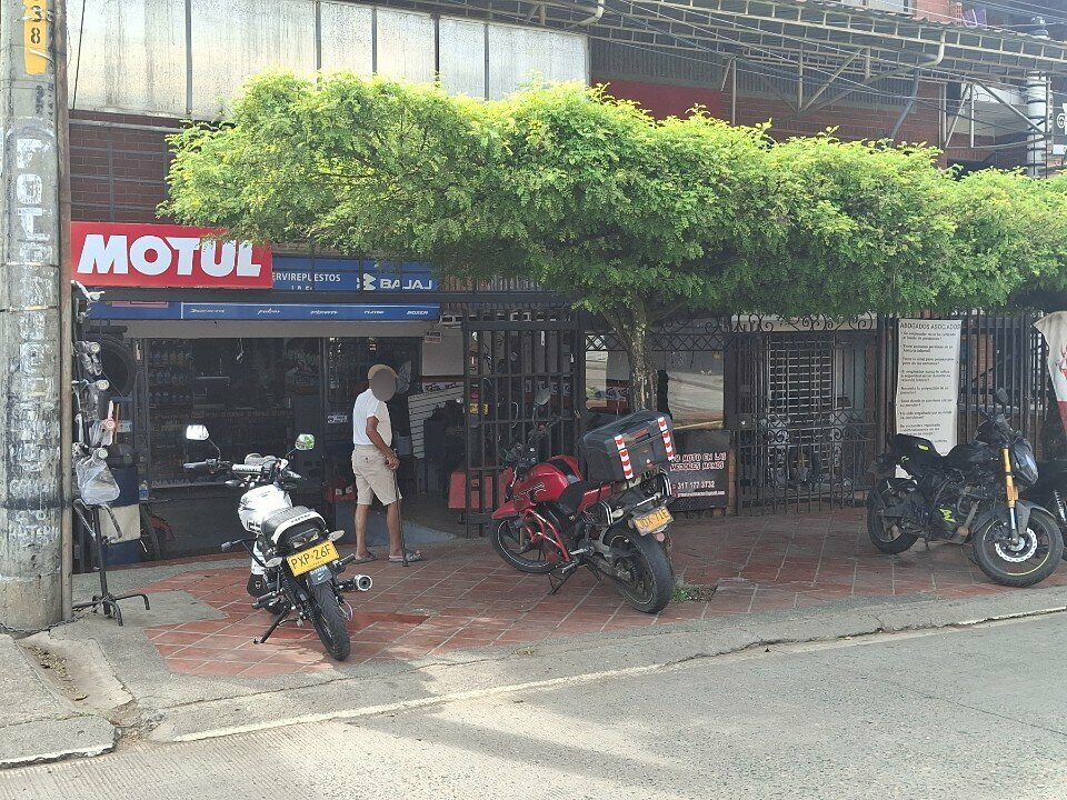 Car service, auto repair CR, Cali, photo