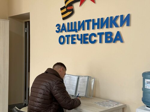 Күйеуі жалайды, ал әйелі аузына конча