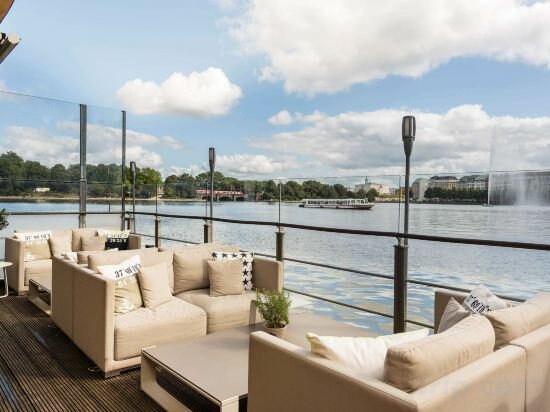 Фото Fairmont Hotel Vier Jahreszeiten