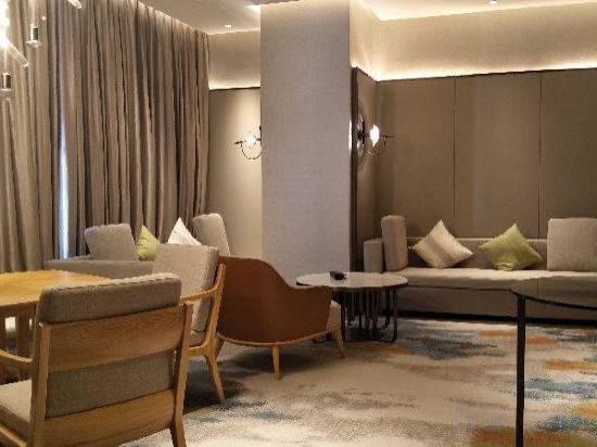 Фото Hilton Garden Inn Nujiang