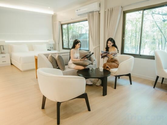 Фото The Park Hotel