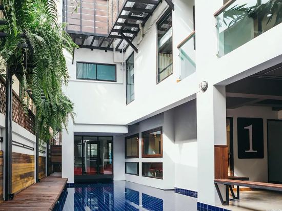 Фото 33 Poshtel - Adults Only