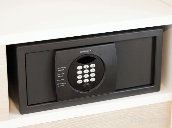 Фото Brackets Hotel Osaka Hommachi