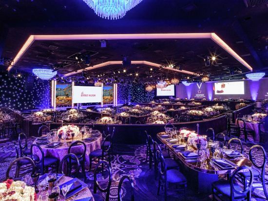 Фото The Beverly Hilton