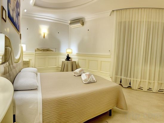 Фото Simon's Guest House