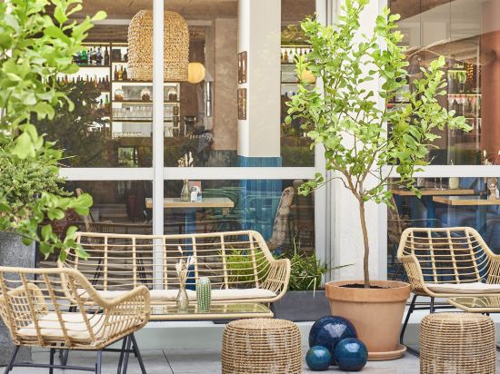 Фото Hotel Chromatics by HappyCulture