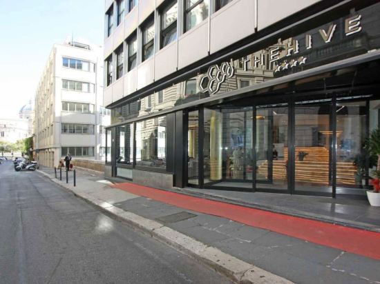 Фото The Hive Hotel