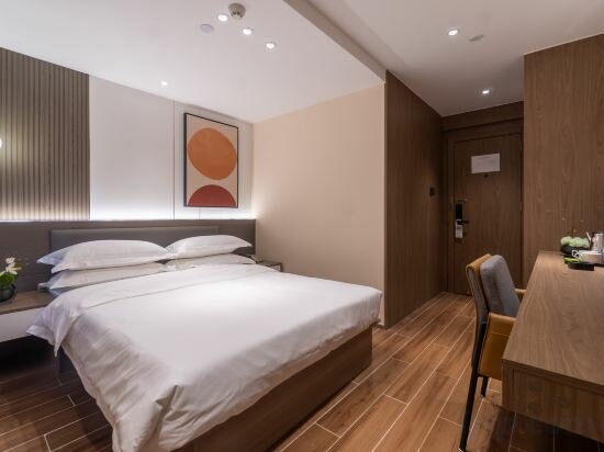 Фото Ruifeng Hotel Railway Station Store