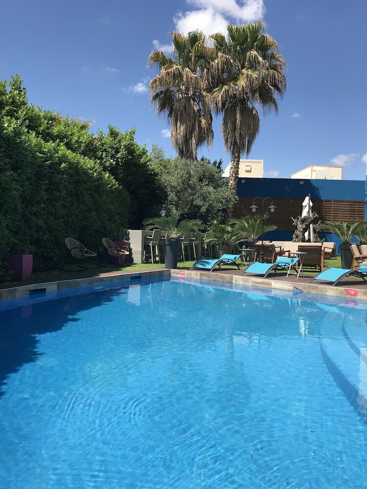 Фото Grand Hôtel de Nîmes