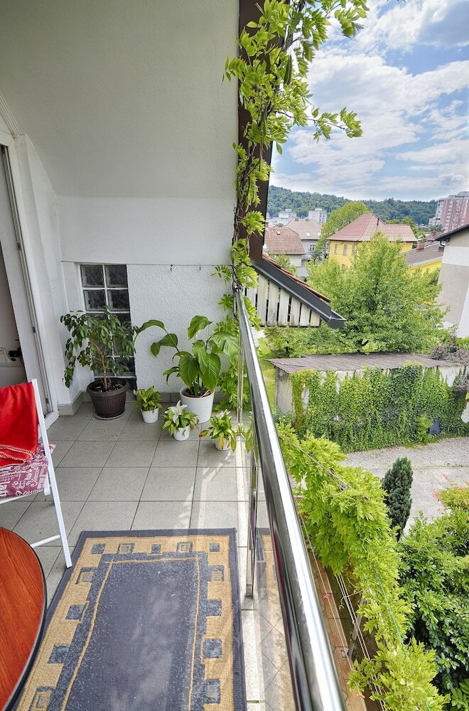 Фото Family Guesthouse GreenSLO