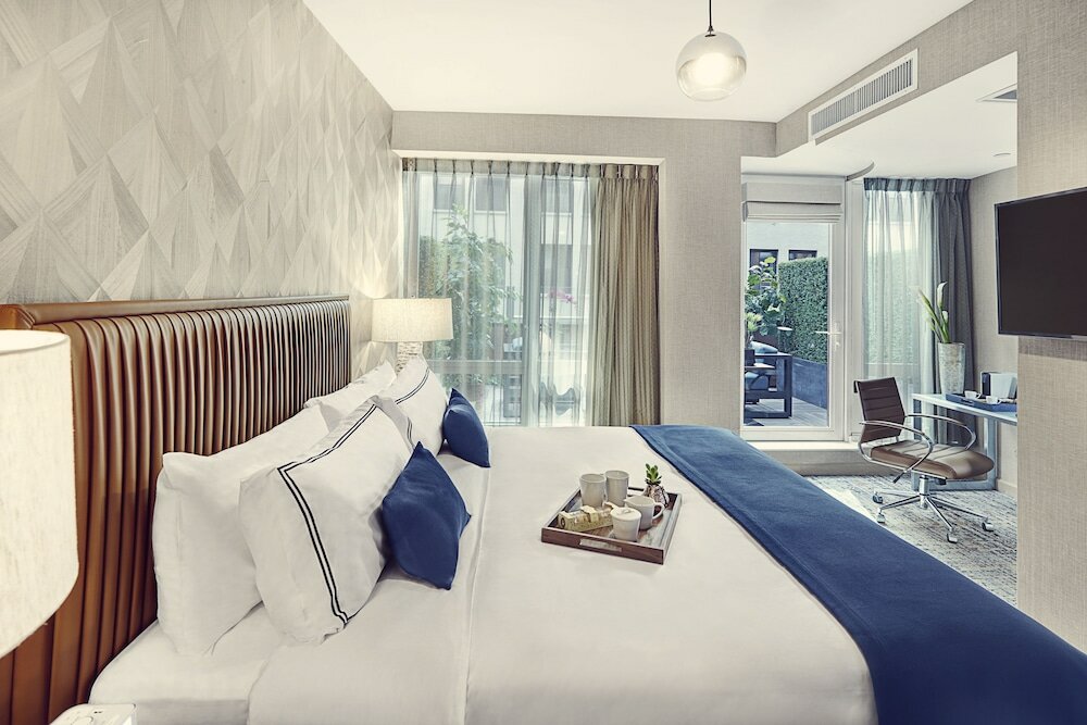 Фото The Artezen Hotel