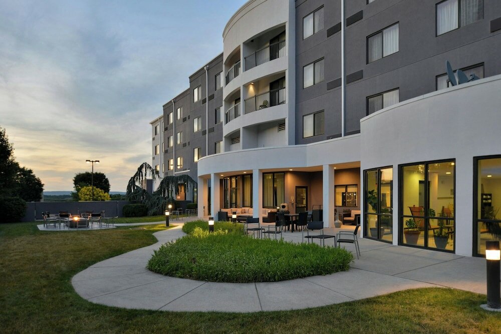 Фото Courtyard by Marriott Harrisburg Hershey