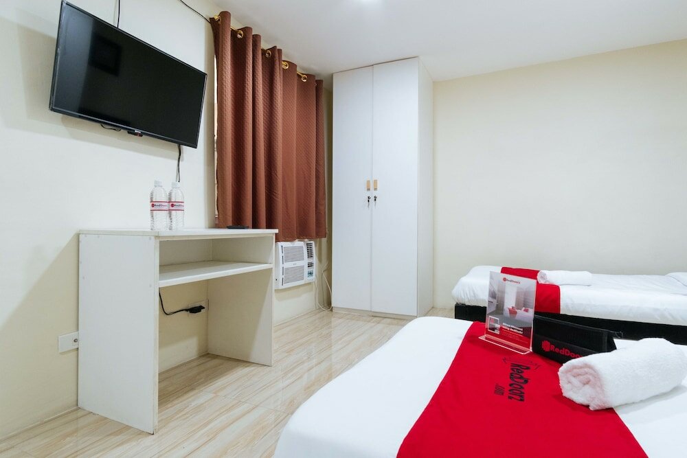 Фото RedDoorz @ University Belt Manila