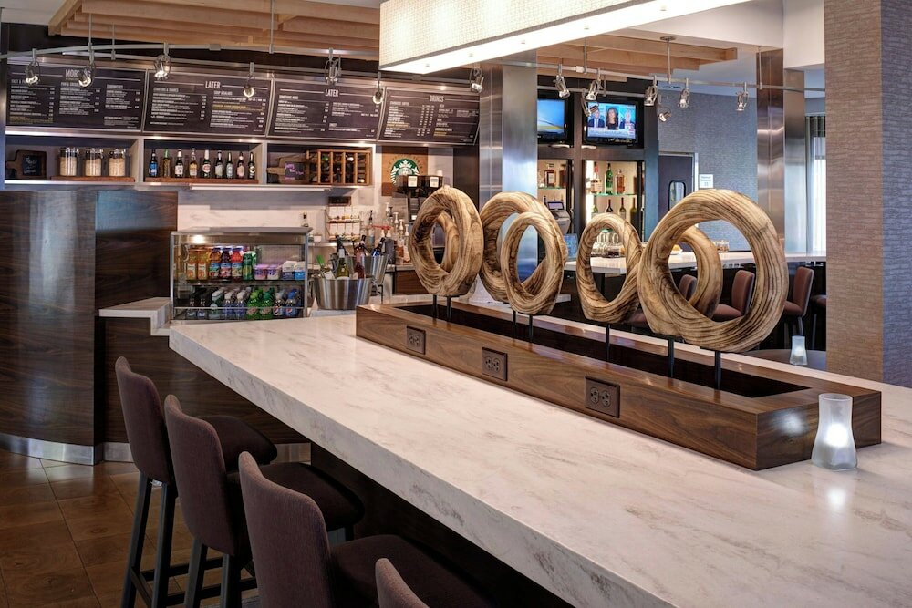 Фото Courtyard by Marriott Des Moines West Clive