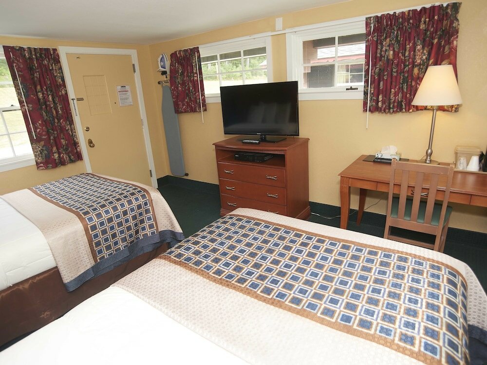 Фото Swiss Chalets Village Inn