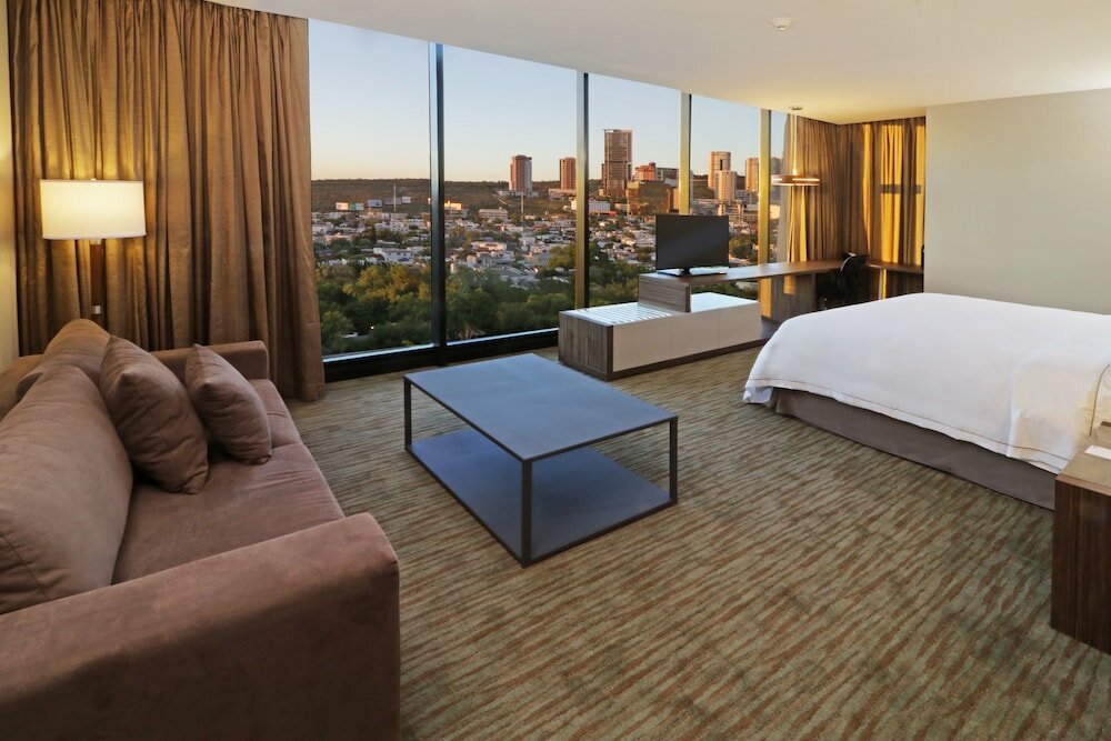 Фото Holiday Inn Express & Suites Monterrey Valle, an Ihg Hotel