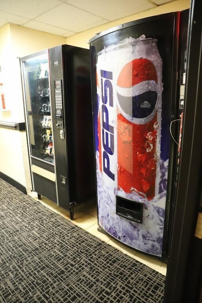 Фото Super 8 by Wyndham Richmond Airport Va