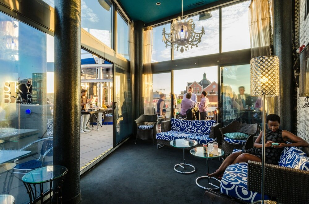 Фото Beacon Hotel & Corporate Quarters