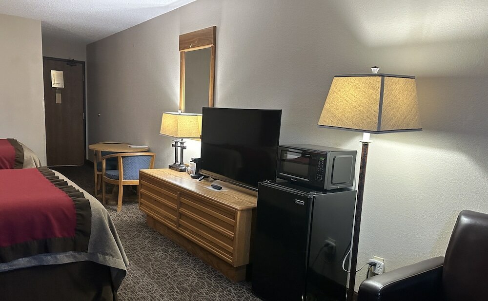 Фото Super 8 by Wyndham West Branch