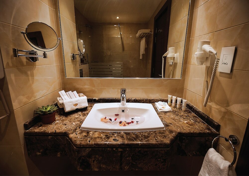 Фото Seven Roses Hotel