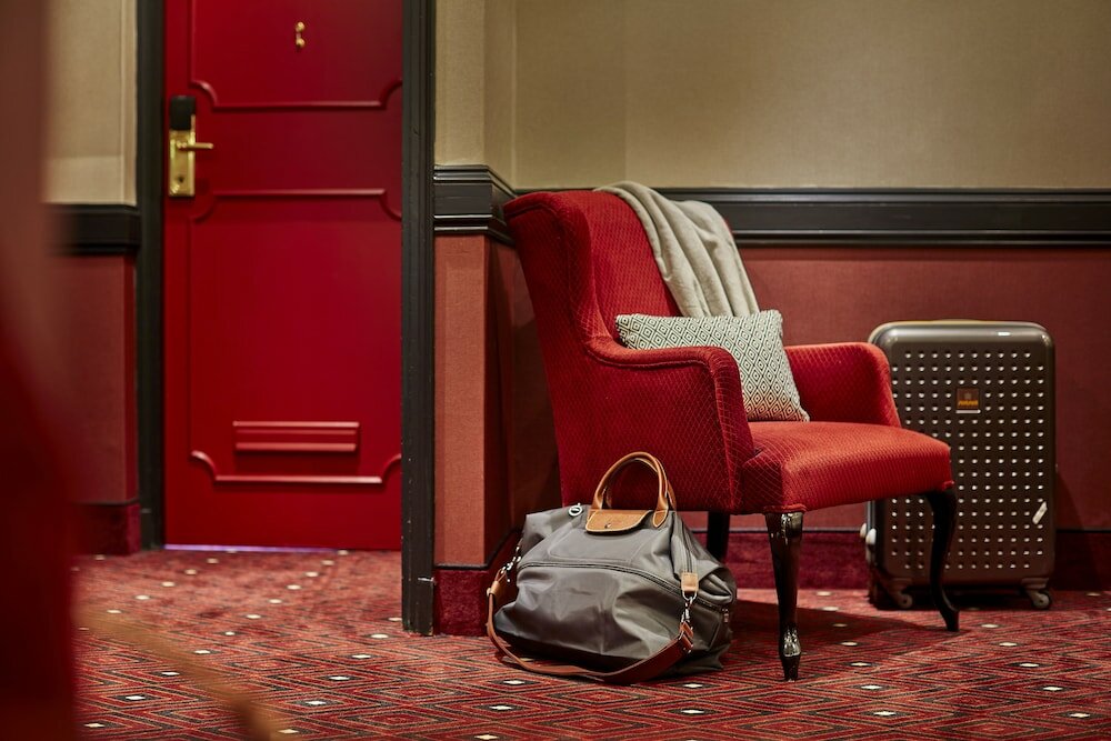 Фото Carlton Ambassador Hotel