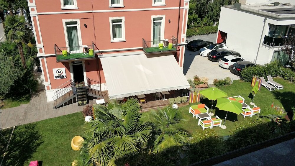 Фото Holiday IV Gardan