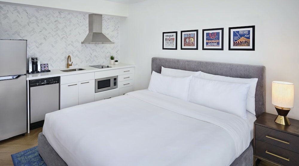 Фото Pantages Hotel Downtown Toronto