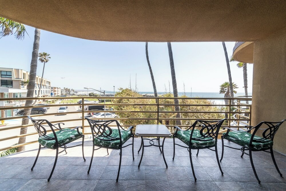 Фото Pacific Terrace Hotel