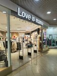 Love is Mama (Qabanbaı Batyr dańǵyly, 21), maternity store