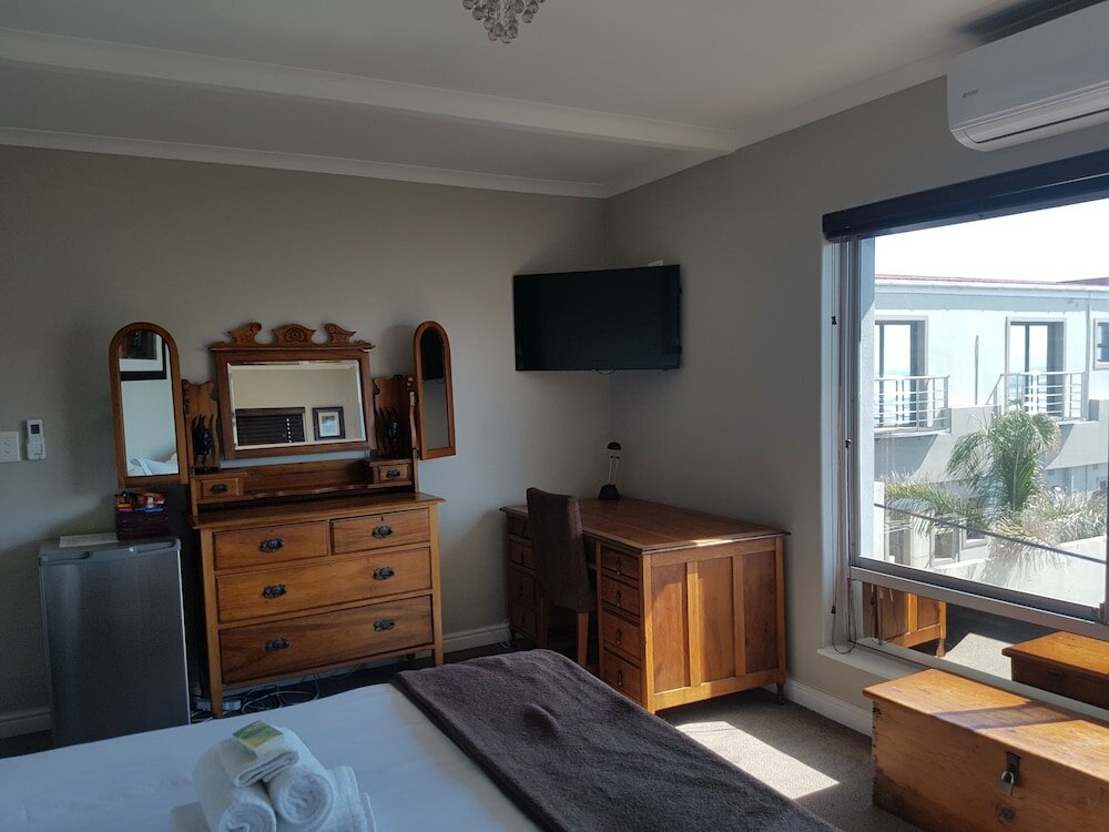 Фото Melkbosch Guesthouse