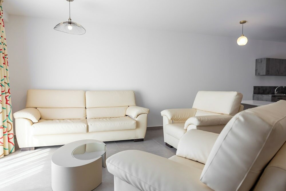 Фото Adonis Le Bastia