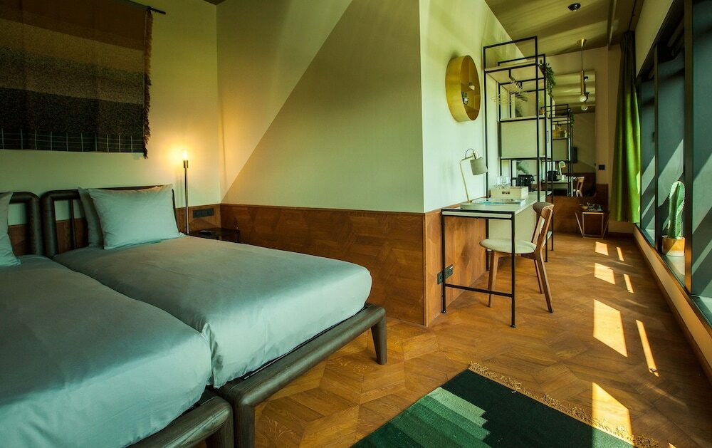 Фото Hotel V Fizeaustraat