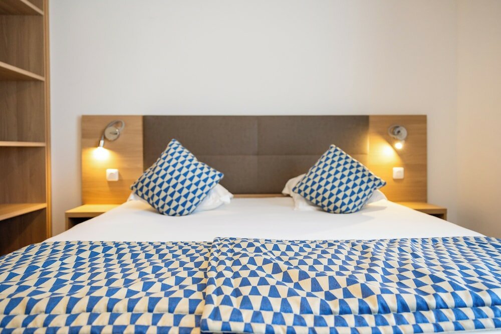 Фото Adonis Le Bastia