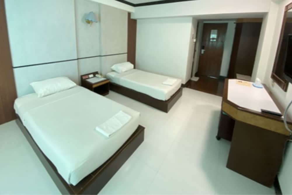 Фото Golden Grand Hotel