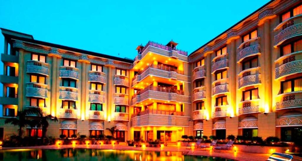 Фото отеля 1