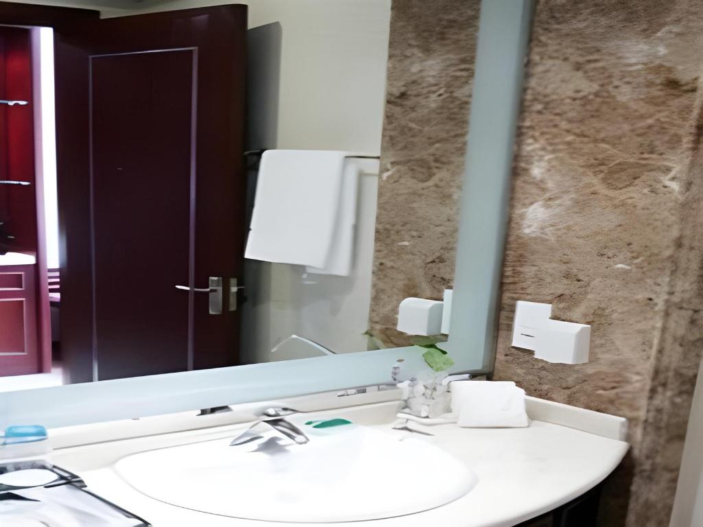 Фото Qingdao Huaxi Hotel