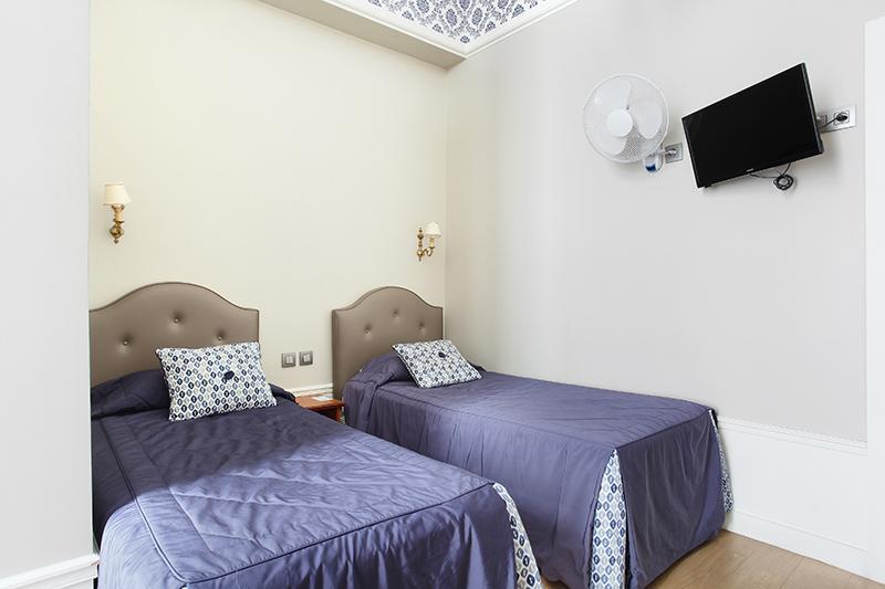 Фото Hotel Montpensier Paris