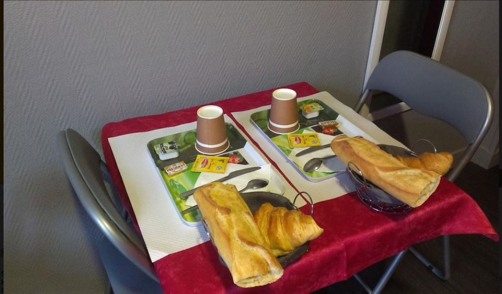 Фото Hipotel Paris Gambetta Republique