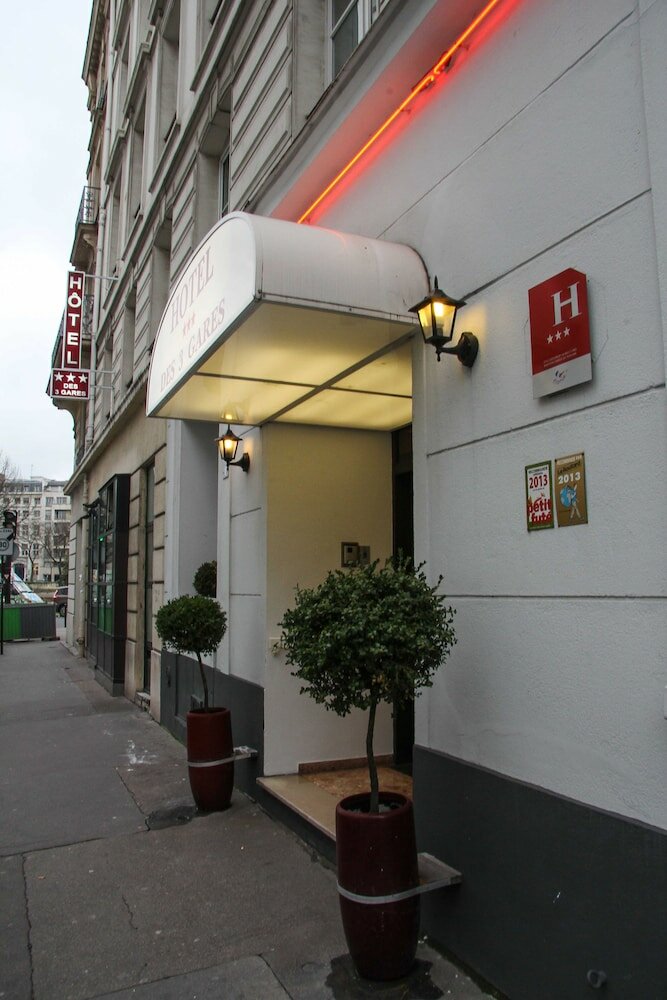 Фото Hotel Des Trois Gares