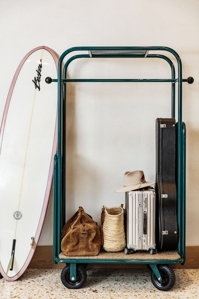 Фото June West La