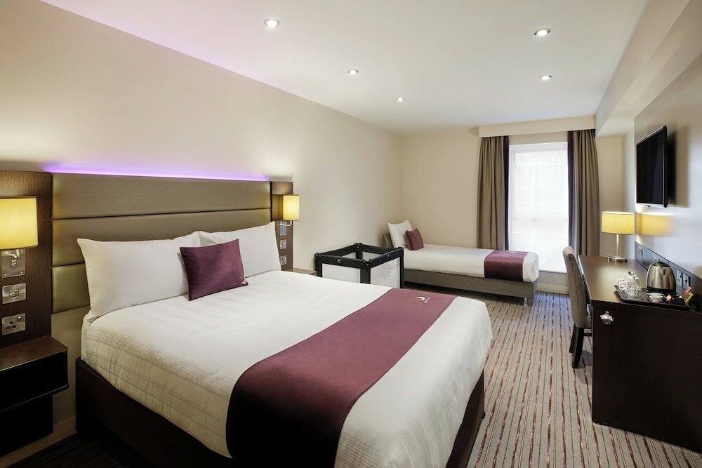 Фото Premier Inn Bath City Centre